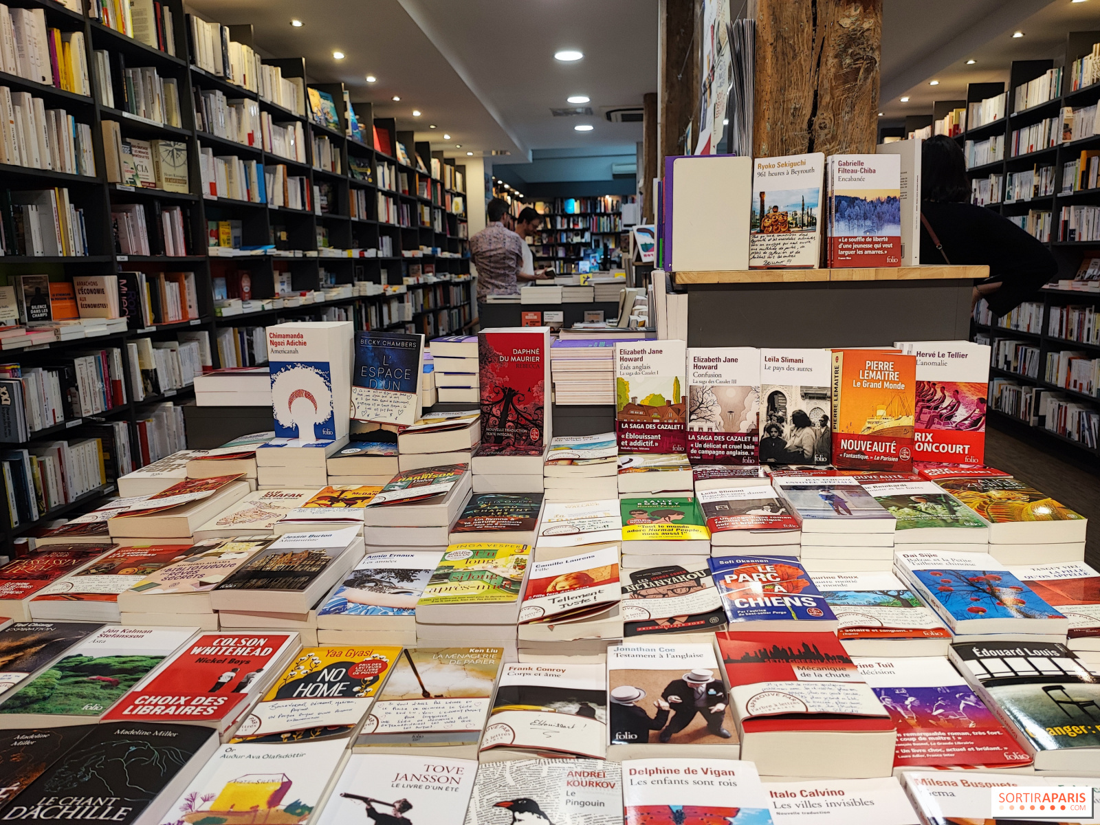 découvrez notre librairie spécialisée dans les pépites littéraires du cantal. plongez dans un univers de livres rares et d'ouvrages sélectionnés avec soin pour enrichir votre collection. que vous soyez passionné de littérature, amateur de romans ou en quête de conseils de lecture, notre équipe se fera un plaisir de vous guider.