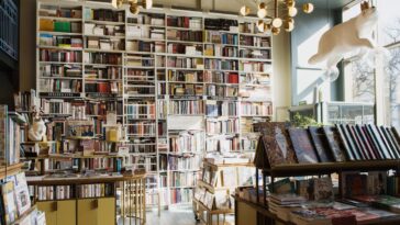 découvrez notre librairie, un véritable sanctuaire pour les amateurs de livres. parcourez une vaste sélection d'ouvrages allant des best-sellers aux classiques, en passant par des nouveautés et des ouvrages rares. rejoignez-nous pour des événements littéraires, des clubs de lecture et un amour partagé des mots.