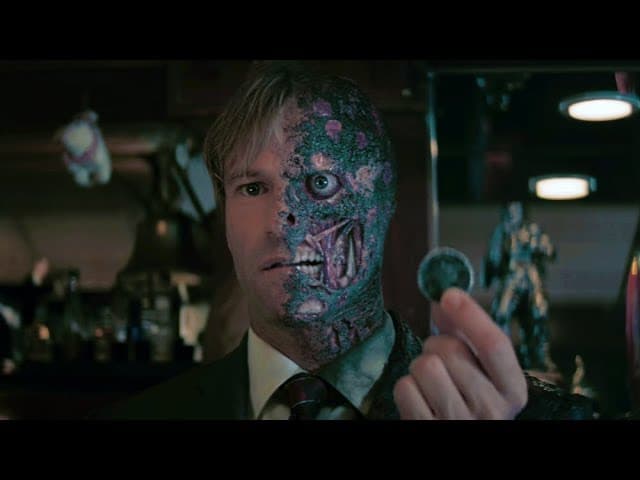 plongez dans l'univers complexe d'harvey dent, un héros charismatique devenu two-face. découvrez son parcours tragique et les conflits internes qui le transforment d'avocat respecté à un des vilains les plus emblématiques de gotham. une exploration fascinante de la dualité et de la lutte entre le bien et le mal.