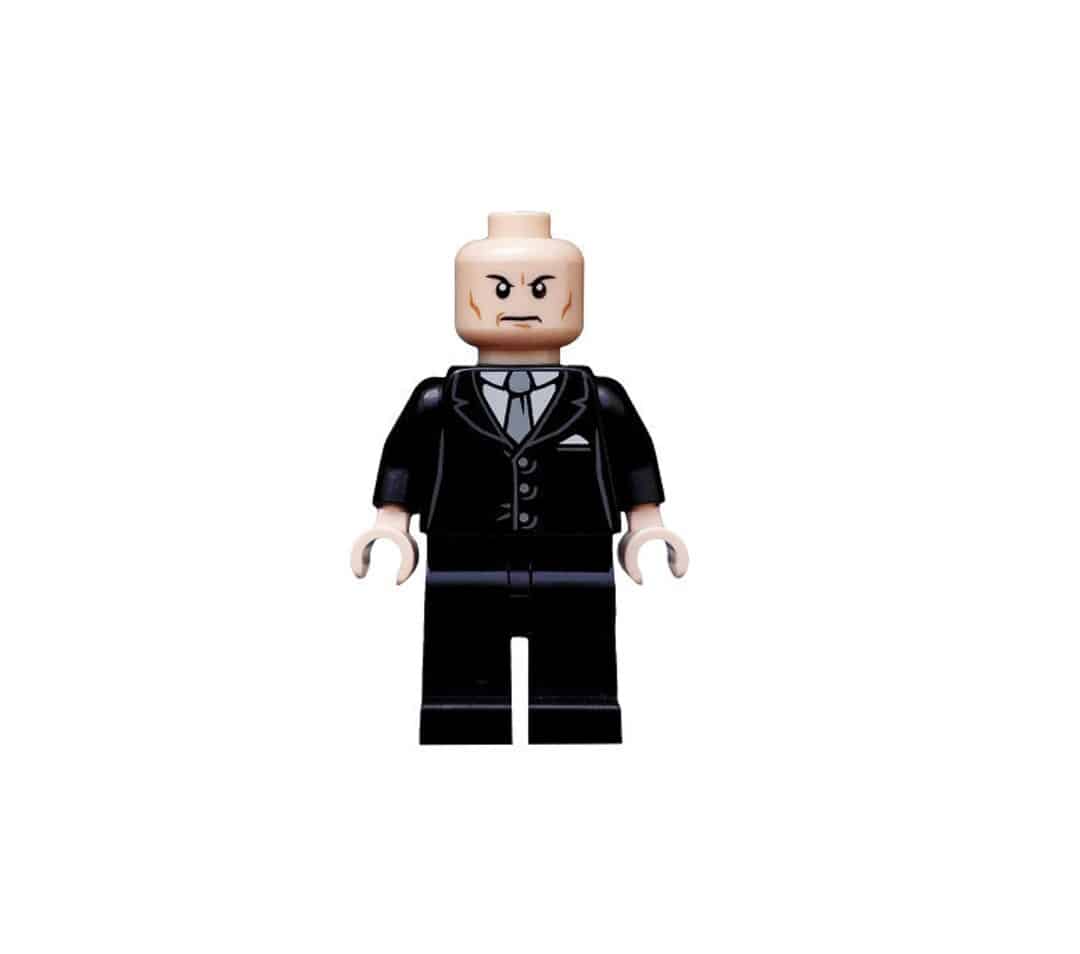 découvrez lex luthor, l'ennemi juré de superman, un génie du mal déterminé à vaincre le super-héros de metropolis. plongez dans l'univers fascinant de ce personnage complexe, riche en ambitions et en stratégies machiavéliques, qui incarne la lutte entre la force brute et l'intelligence.