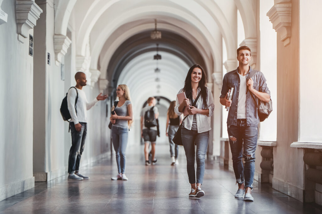 Quand les métiers créatifs rencontrent le numérique : les formations qui transforment la passion en carrière