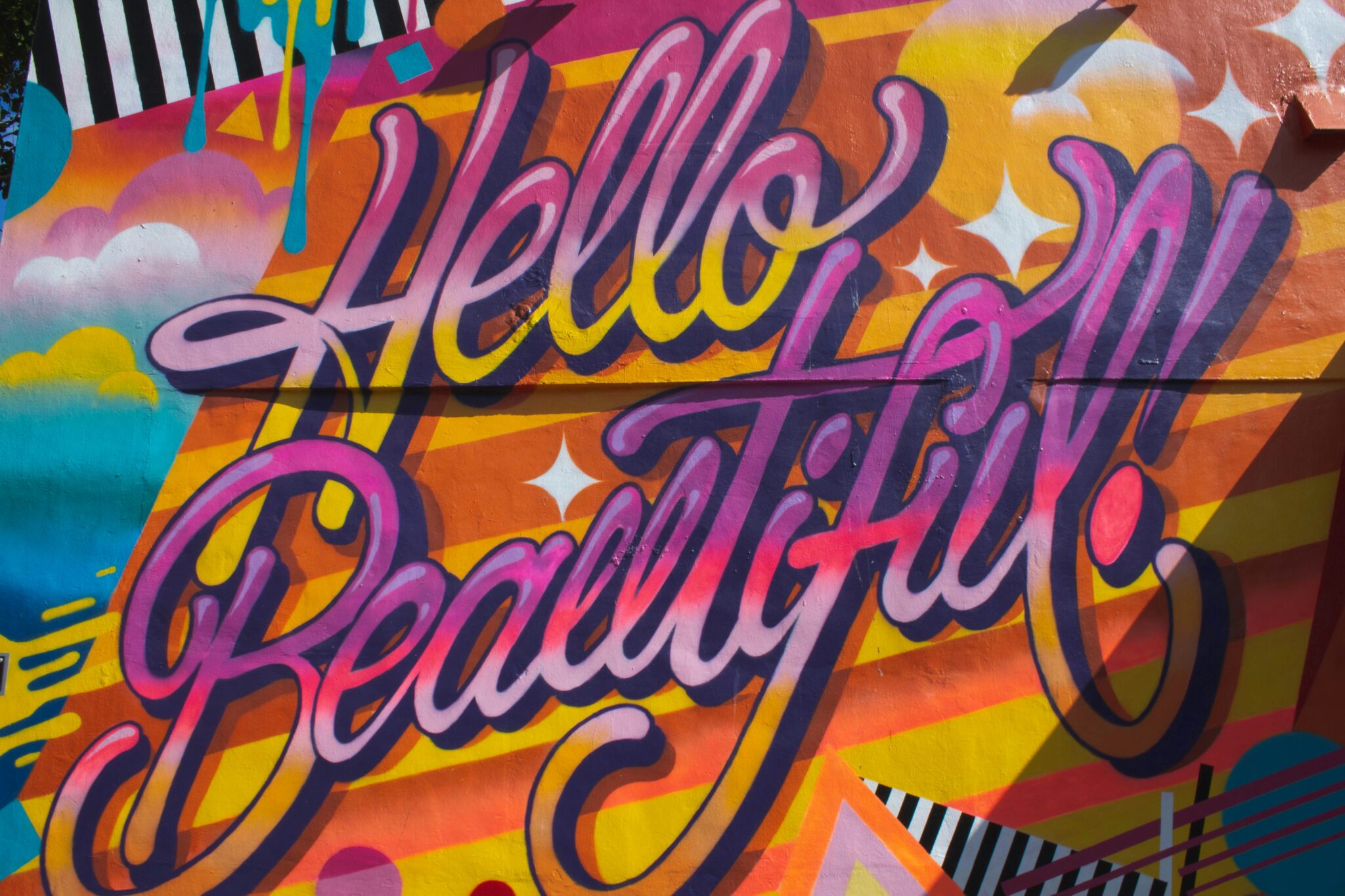 découvrez l'art du lettering, une forme d'expression créative qui allie typographie et illustration. transformez vos mots en œuvres d'art grâce à des techniques variées et des inspirations infinies. que vous soyez débutant ou professionnel, plongez dans l'univers captivant du lettering et laissez libre cours à votre imagination.