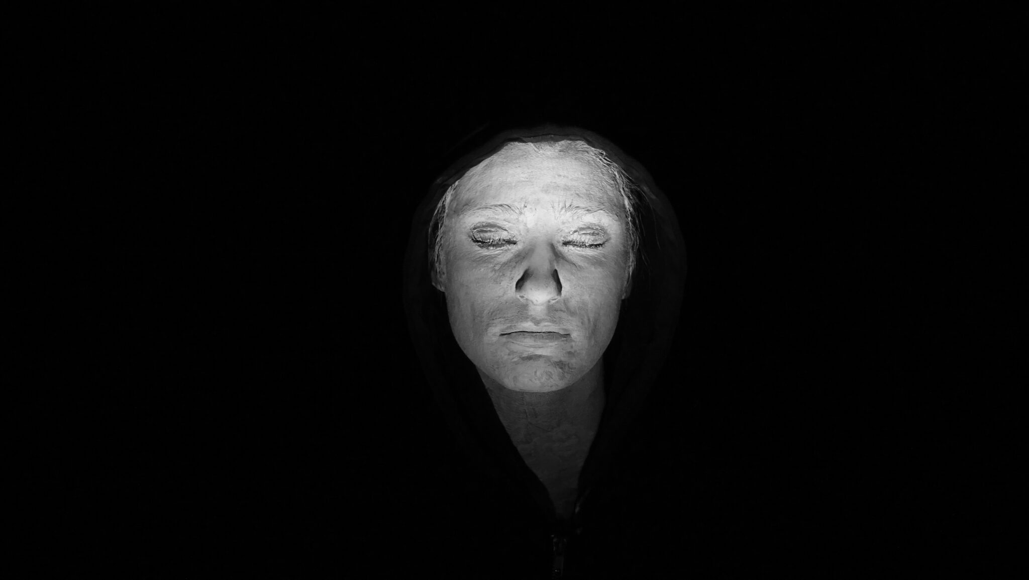 découvrez la fascinante biographie de voldemort, le célèbre sorcier des ténèbres de la saga harry potter. explorez son origine, ses ambitions, et les événements qui ont façonné son destin, ainsi que son parcours vers la mort et la rédemption.