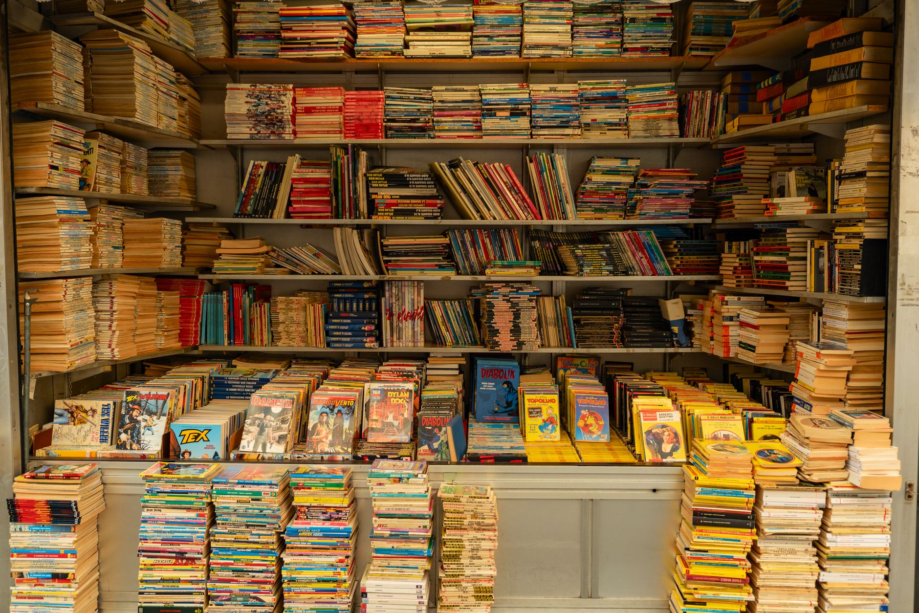 découvrez les meilleurs conseils pour débuter une collection de comics. apprenez à choisir vos premières bandes dessinées, à trouver les éditions rares et à préserver vos précieux trésors. un guide essentiel pour tout passionné de comics.