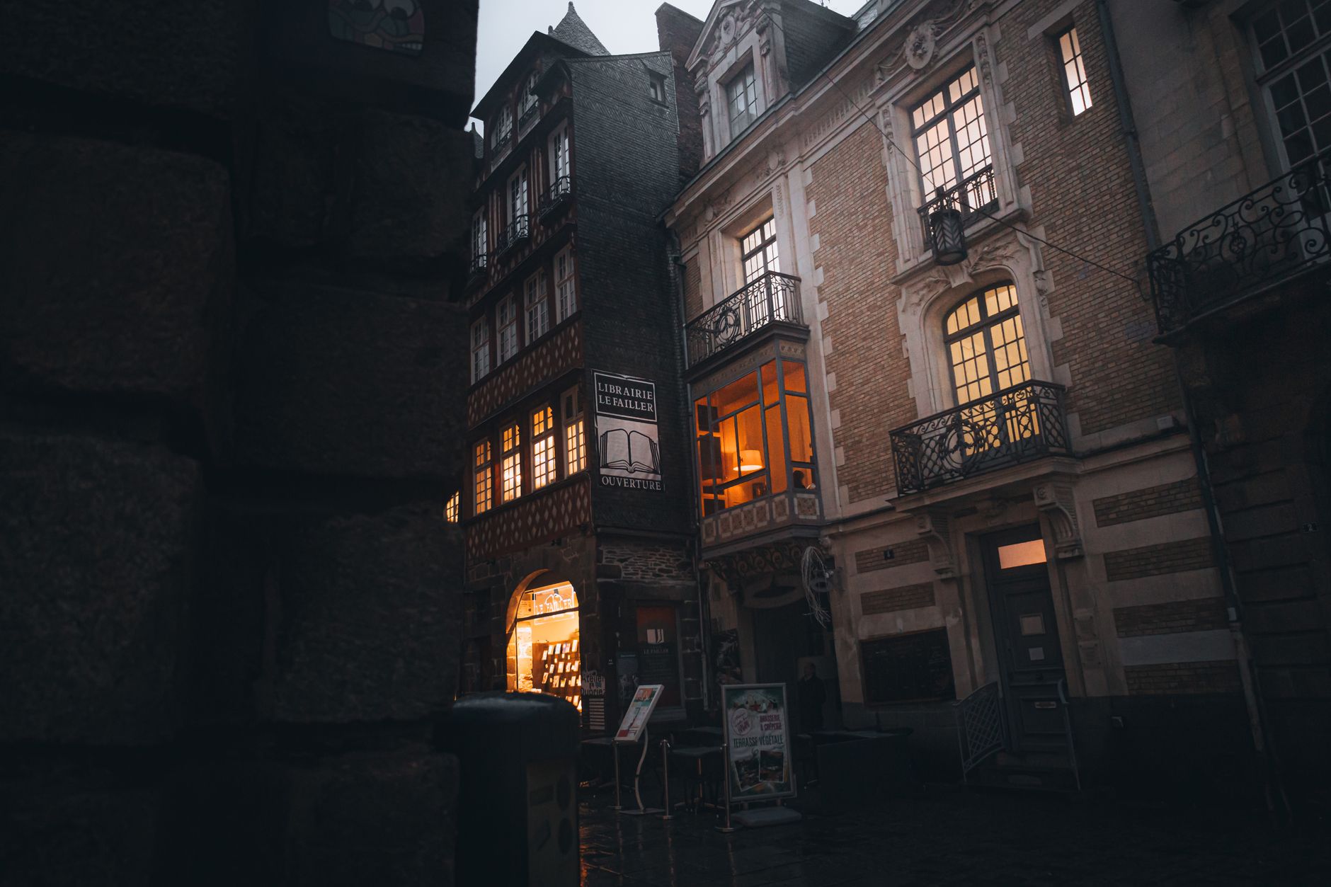 découvrez la meilleure librairie à grenoble pour les passionnés de lecture et les amoureux de livres.