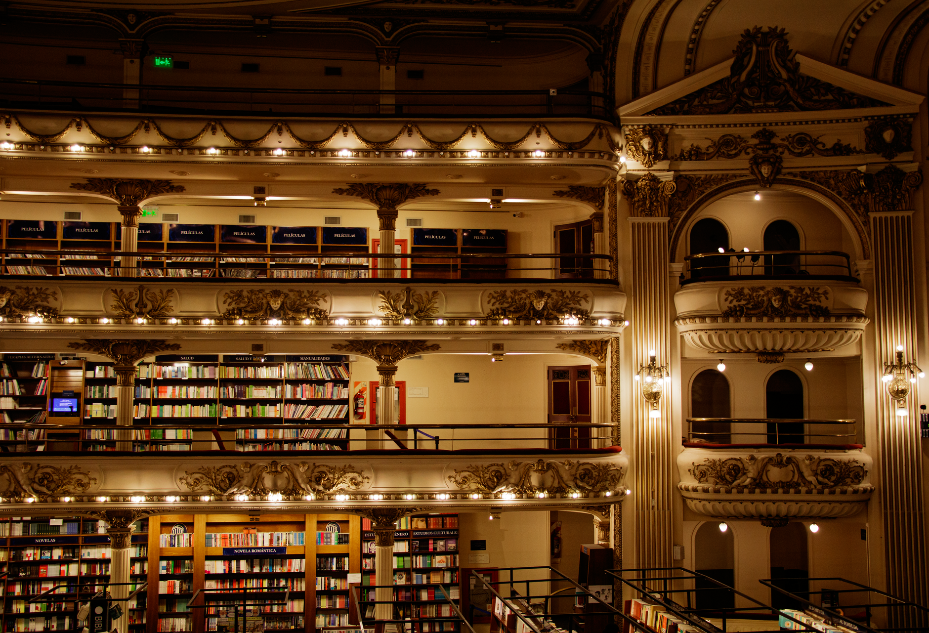 découvrez la meilleure librairie à grenoble pour les passionnés de lecture et trouvez votre prochaine histoire captivante.
