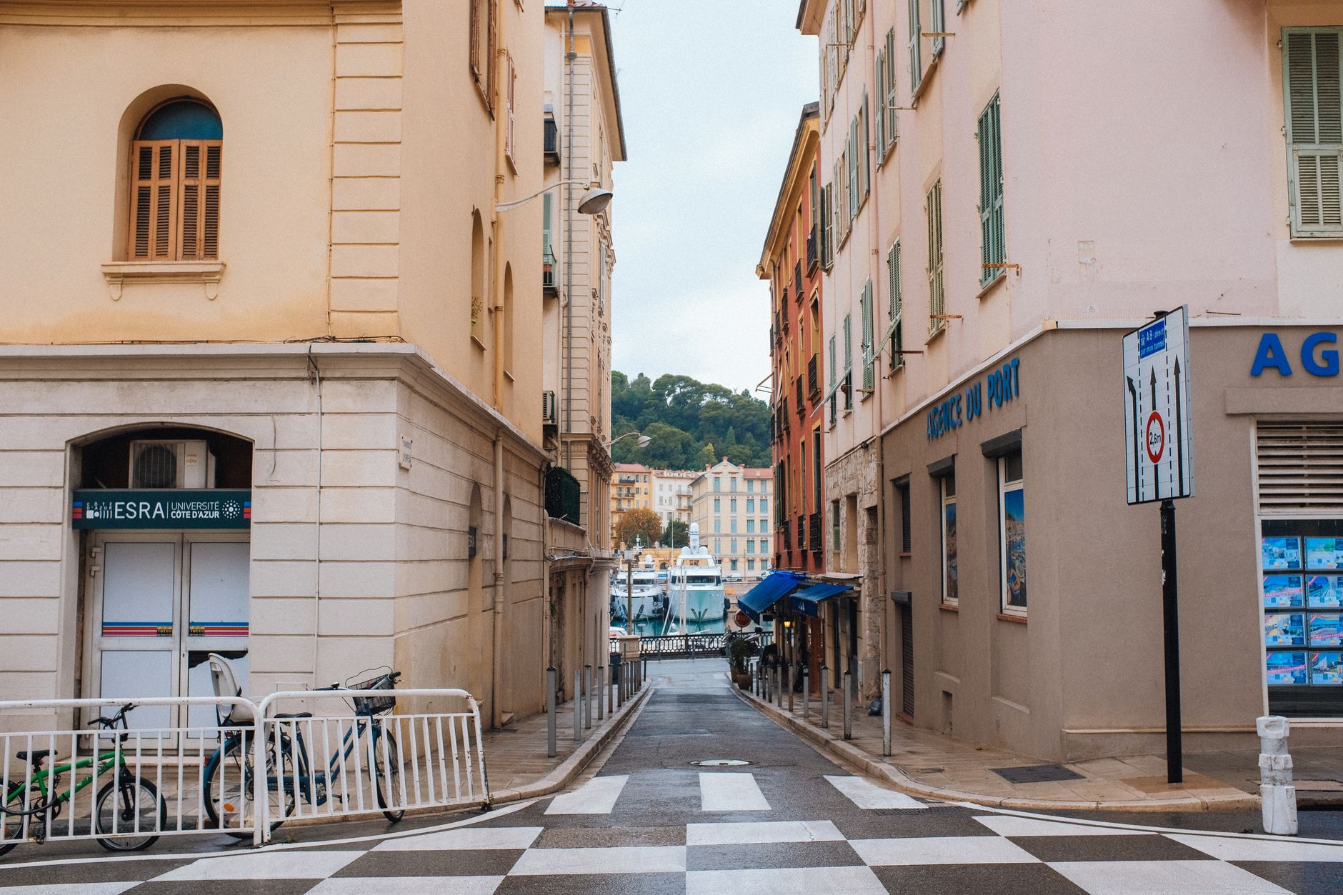 découvrez où se trouve la meilleure librairie à nice pour dénicher vos prochaines lectures préférées.